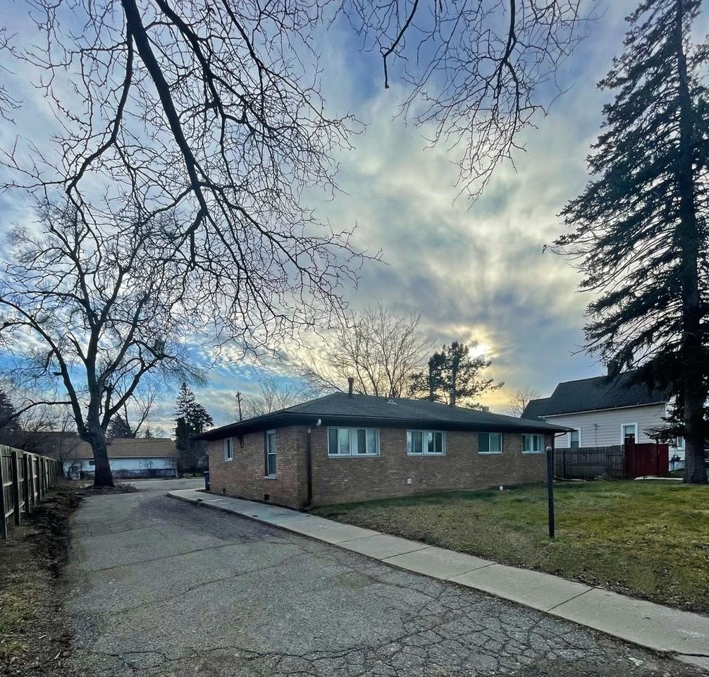 728/730 Towner St - Photo 2 of 15