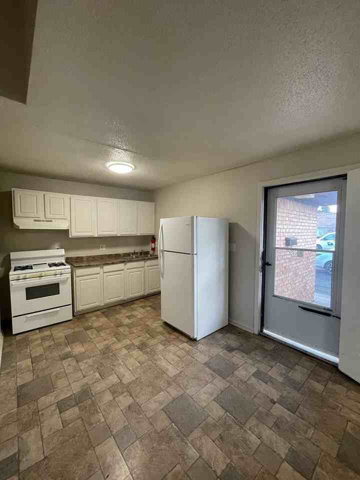 728/730 Towner St - Photo 3 of 15