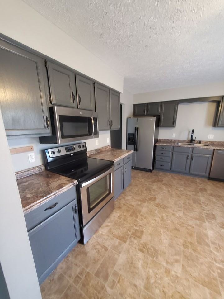 3900 Rolling Wood Ct - Photo 2 of 21