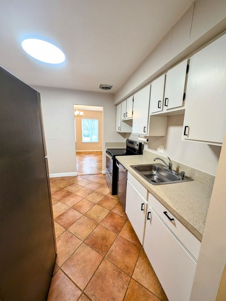 11309 Commonwealth Dr Apt T2 - Photo 4 of 34