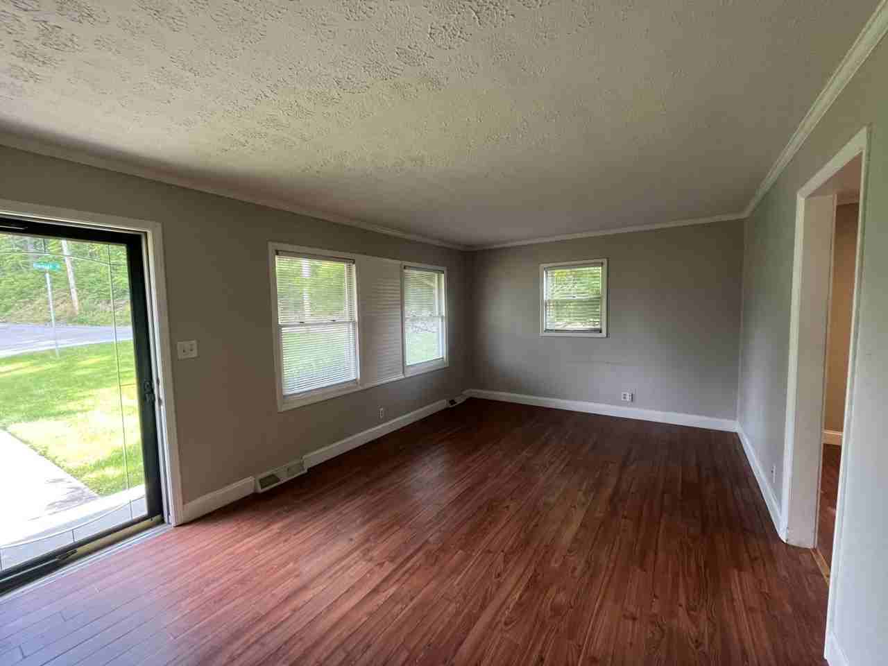 2001 Elmwood St - Photo 2 of 10