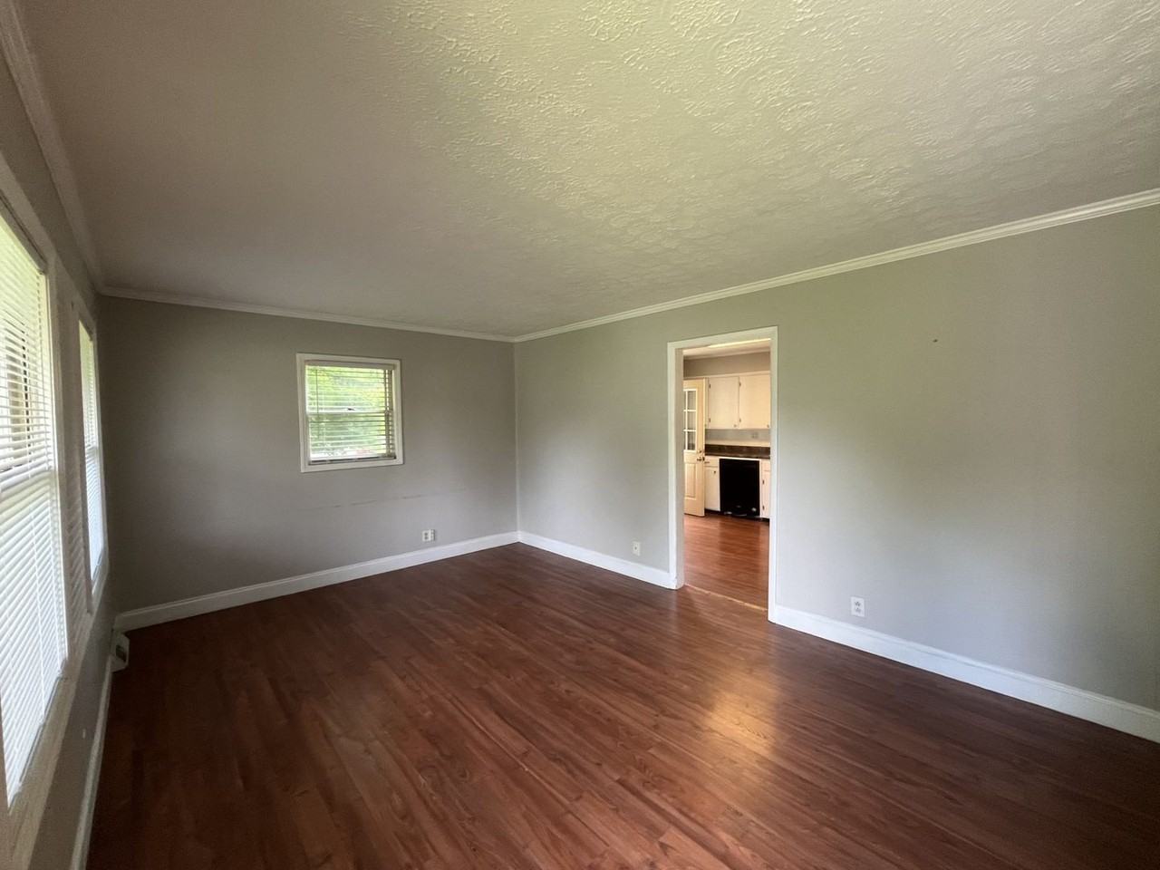 2001 Elmwood St - Photo 3 of 10