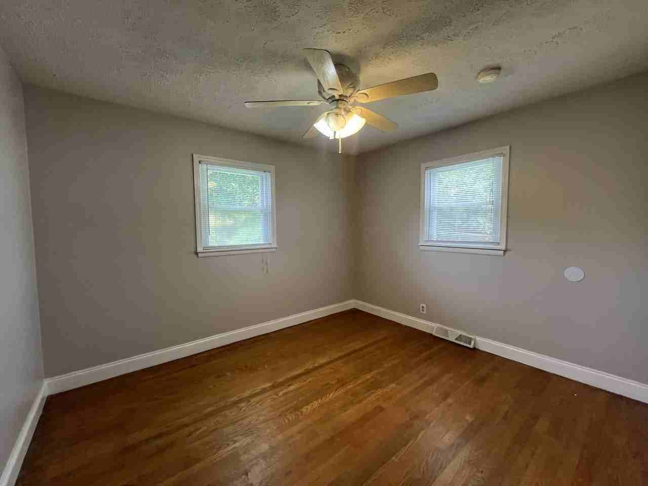 2001 Elmwood St - Photo 6 of 10