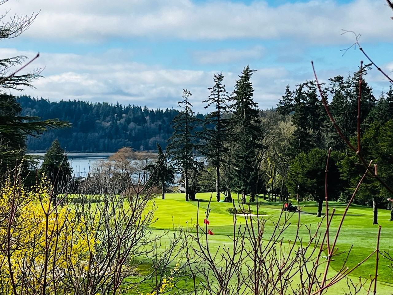 721 Cherry Ave Ne - Photo 2 of 20