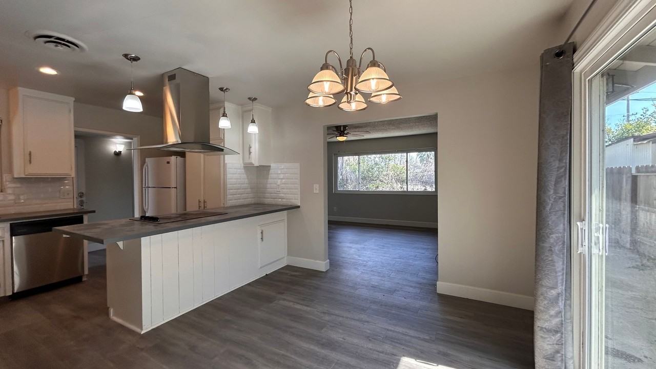 2960 Cabrillo Dr - Photo 4 of 38