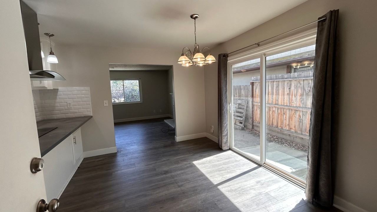 2960 Cabrillo Dr - Photo 6 of 38
