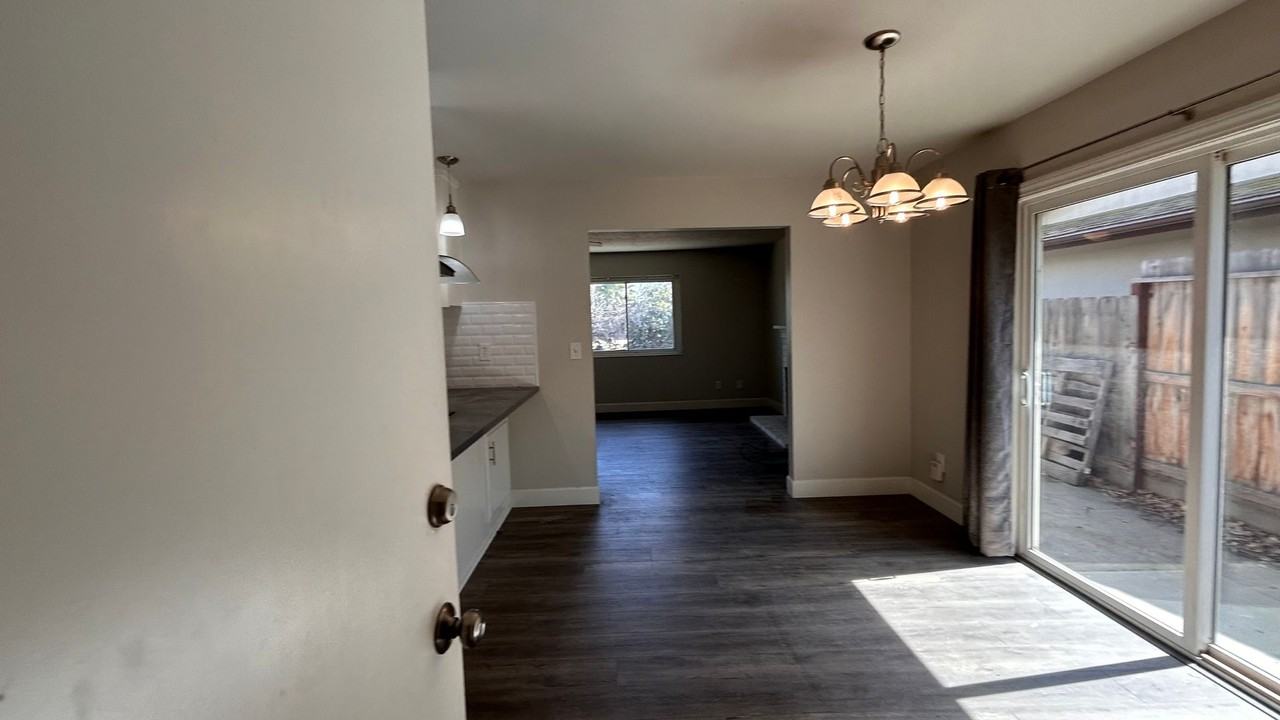 2960 Cabrillo Dr - Photo 7 of 38