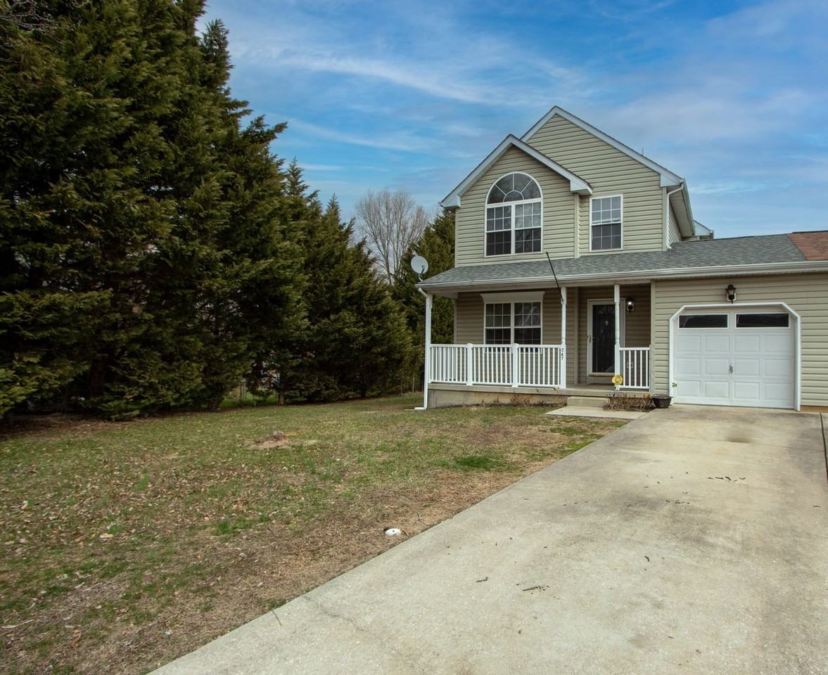 247 Academy Ln - Photo 2 of 31