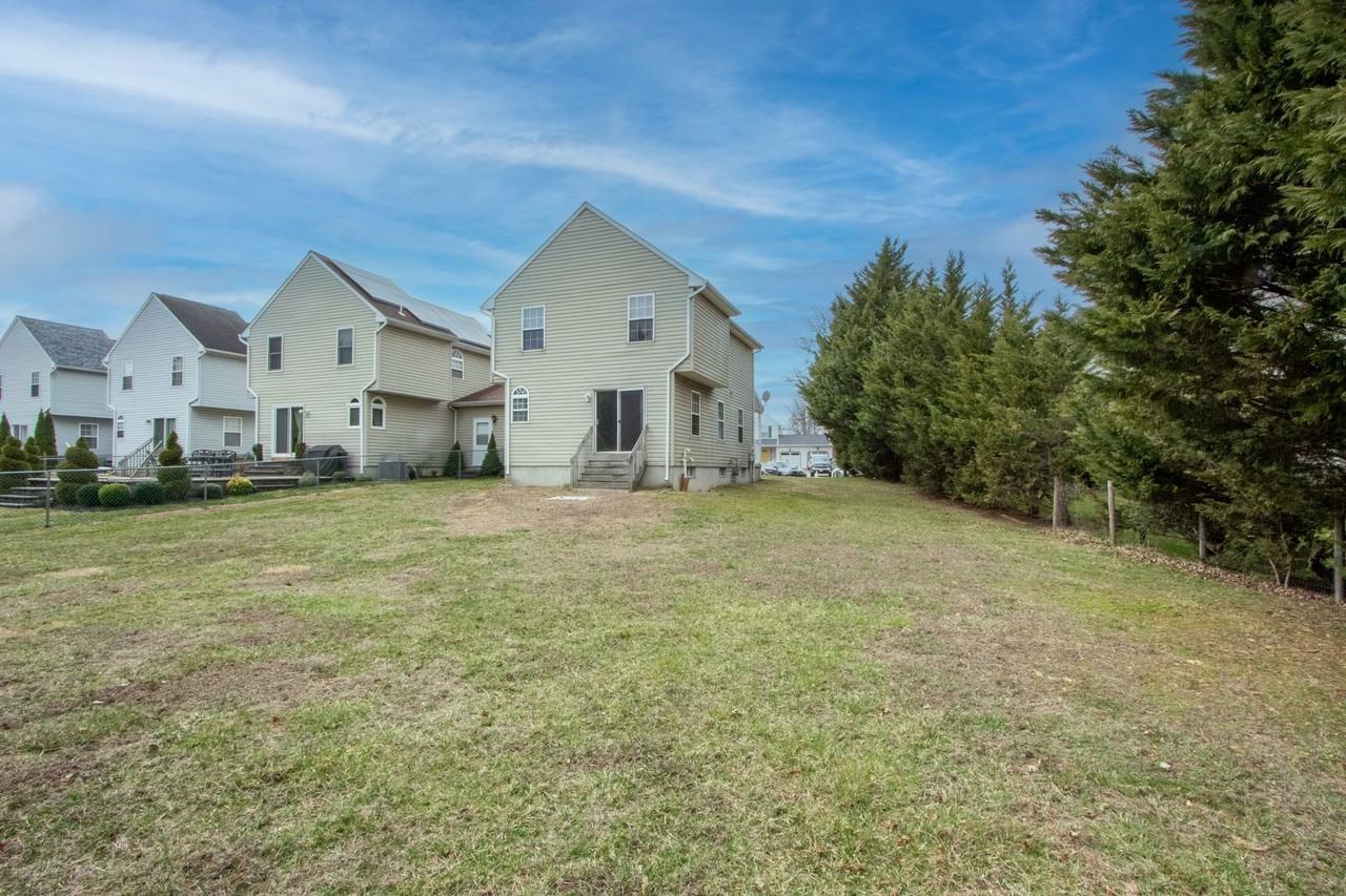 247 Academy Ln - Photo 5 of 31