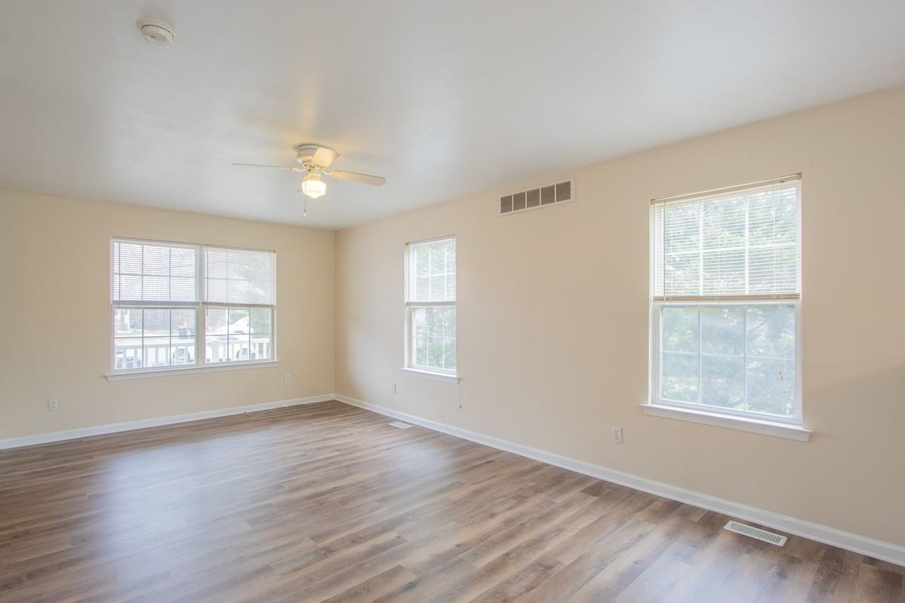 247 Academy Ln - Photo 7 of 31