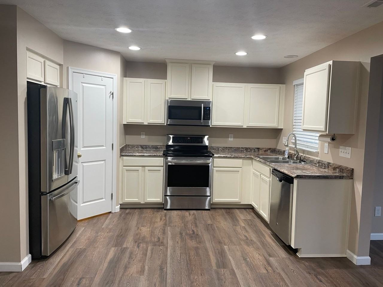 2402 Brantwood Blvd - Photo 3 of 25