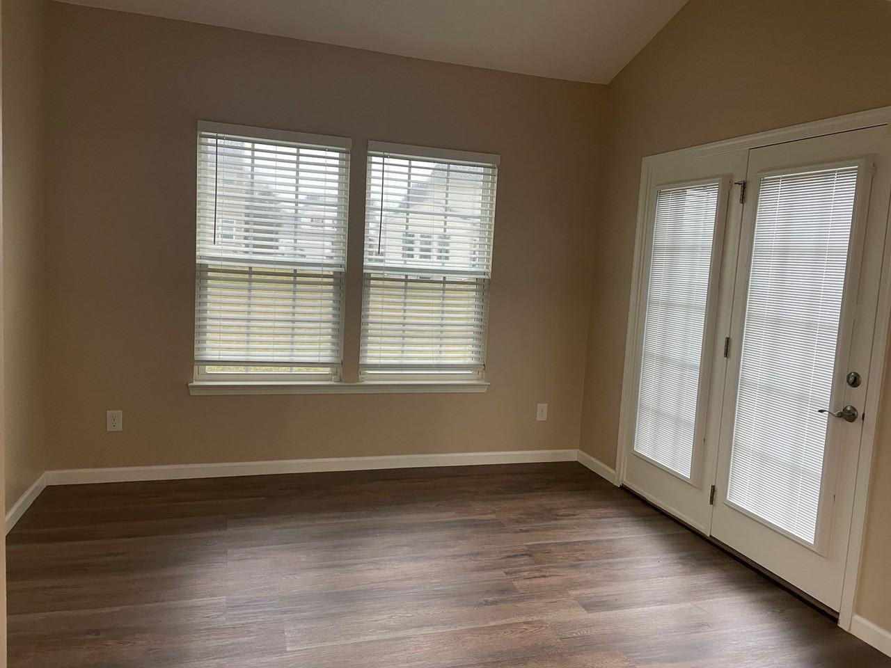 2402 Brantwood Blvd - Photo 4 of 25