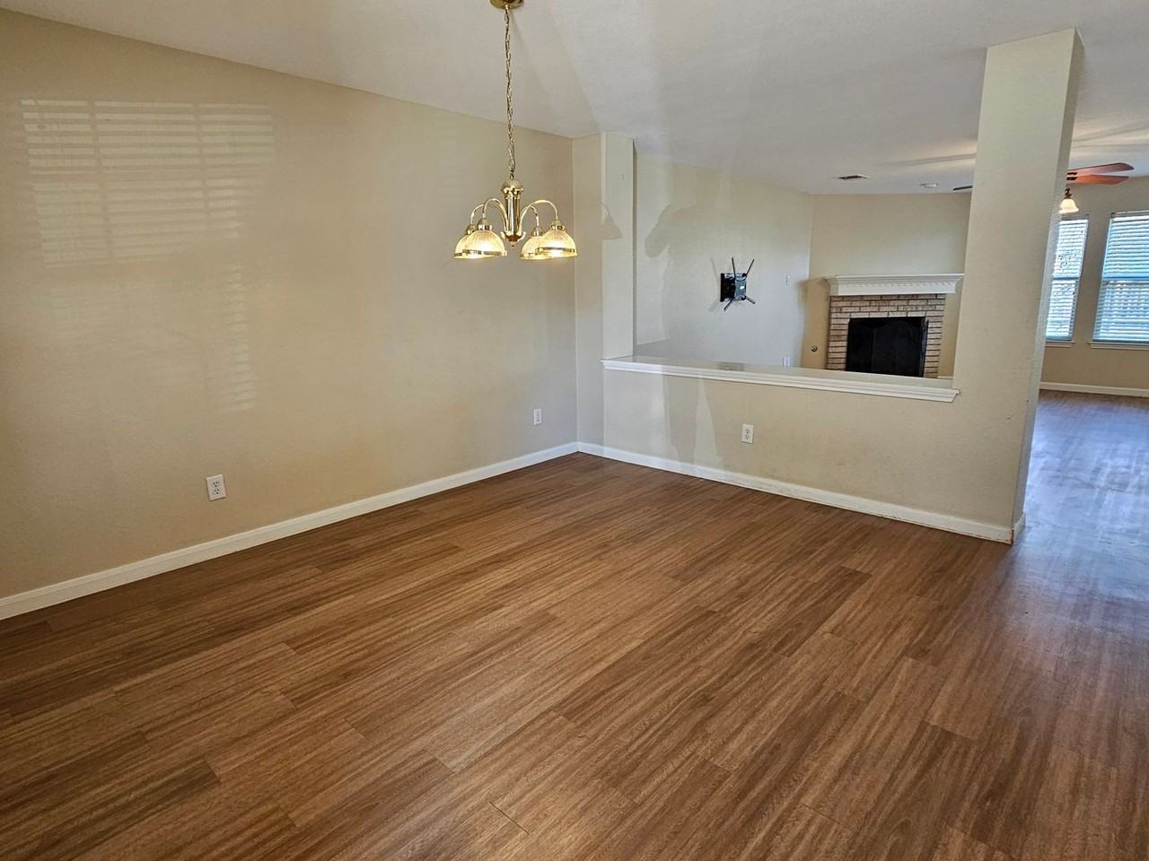 221 Primrose Blvd - Photo 2 of 28