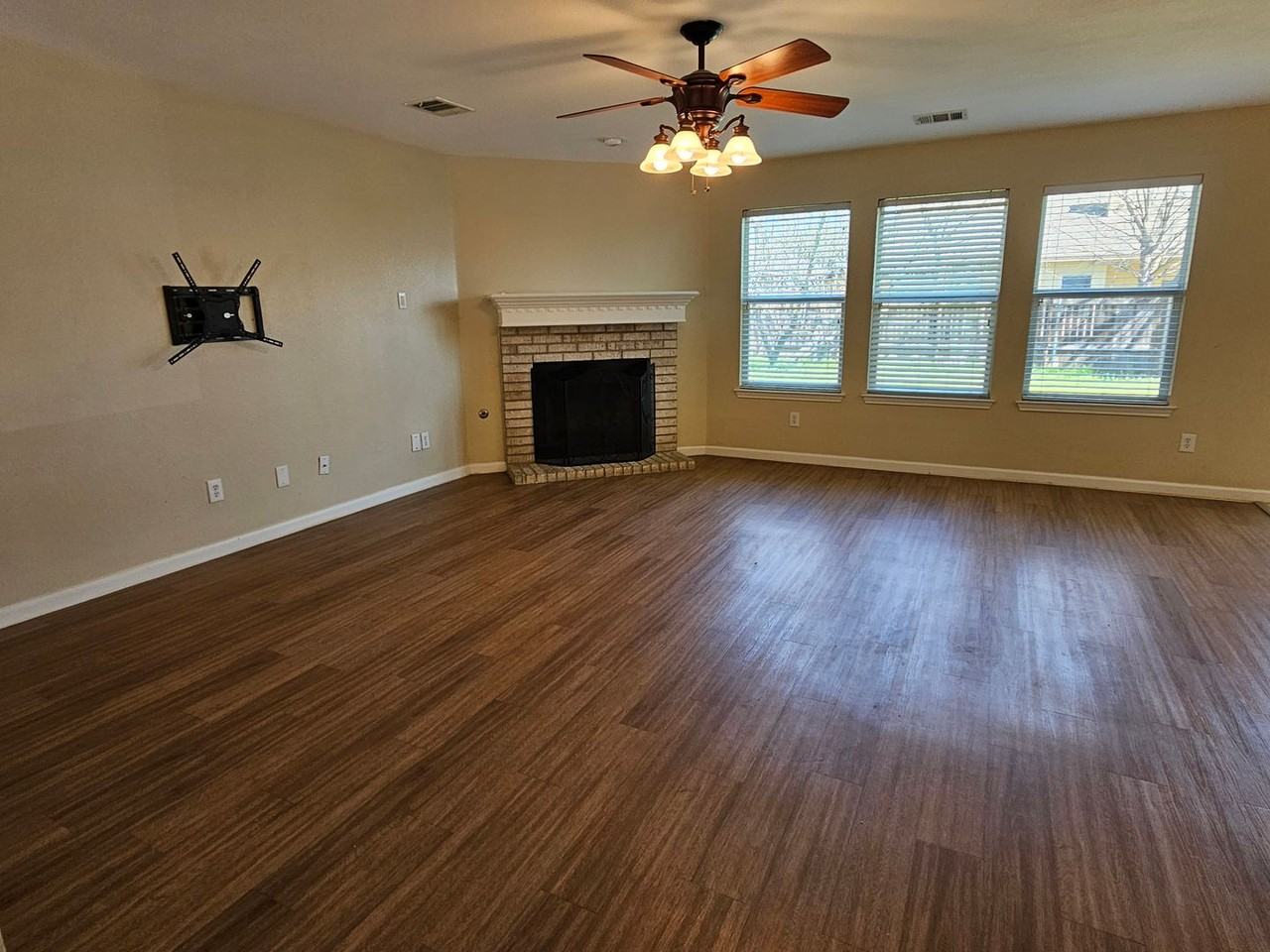 221 Primrose Blvd - Photo 4 of 28