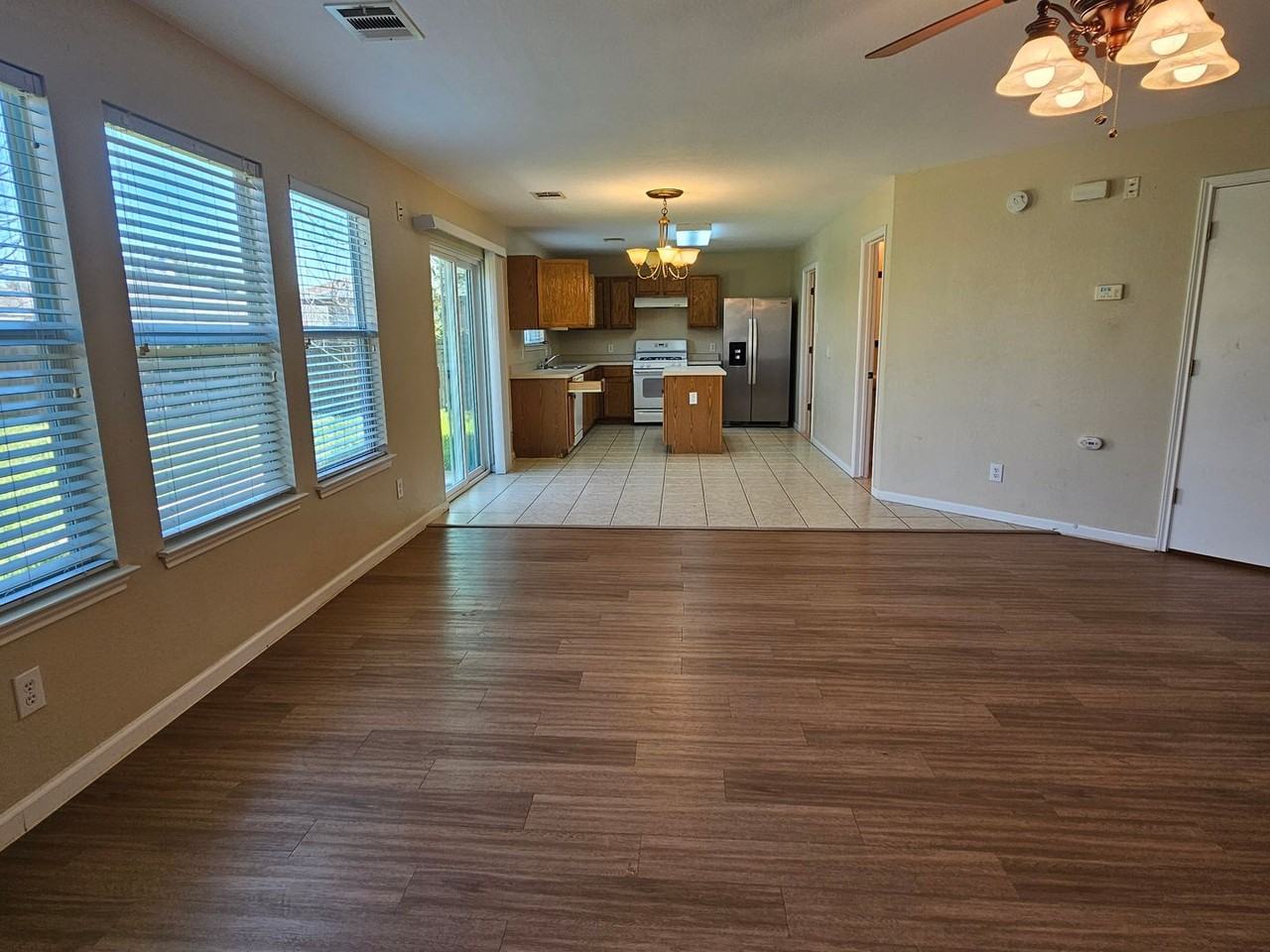 221 Primrose Blvd - Photo 7 of 28
