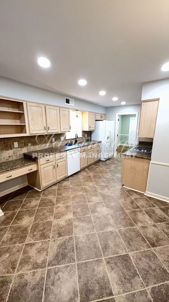 7253 Stamford Dr - Photo 2 of 22