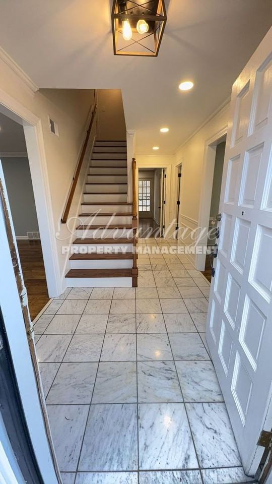 7253 Stamford Dr - Photo 7 of 22
