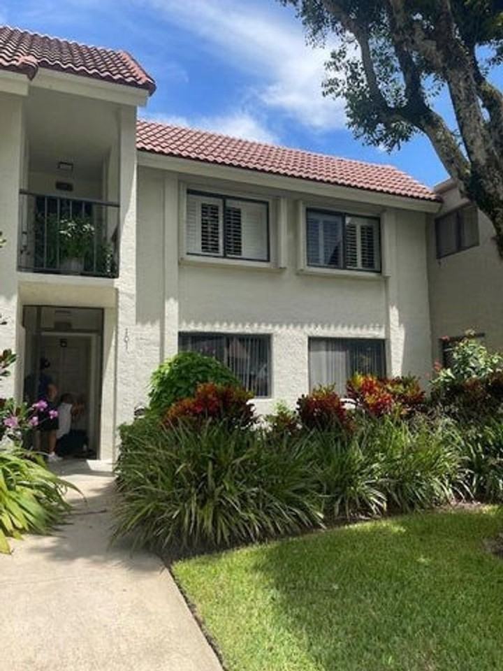 5750 Fairway Park Ct - Photo 2 of 10