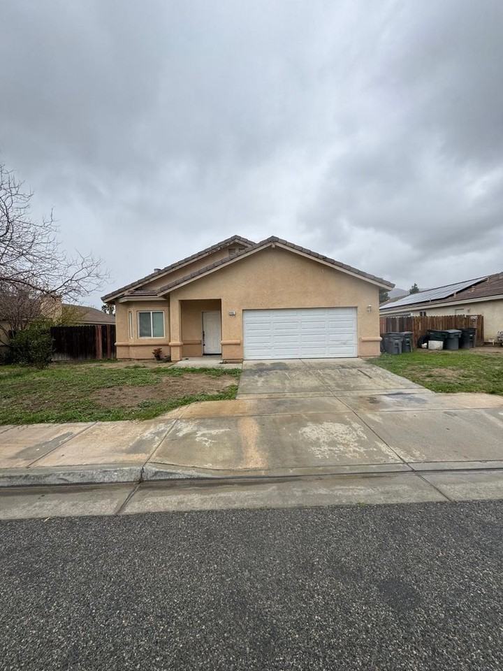 445 Jonnie Way - Photo 2 of 3