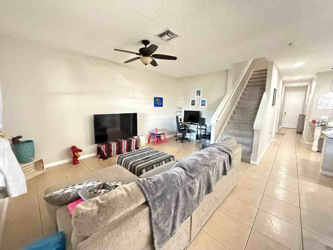3421 Home Town Ln - Photo 7 of 17
