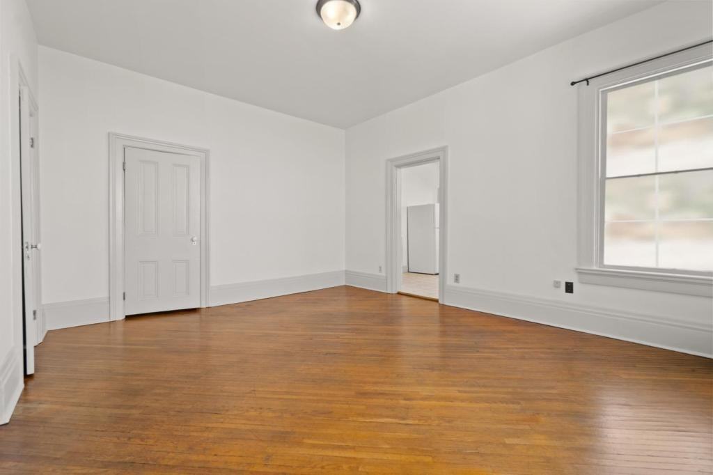 605 W 3rd St - Photo 3 of 9