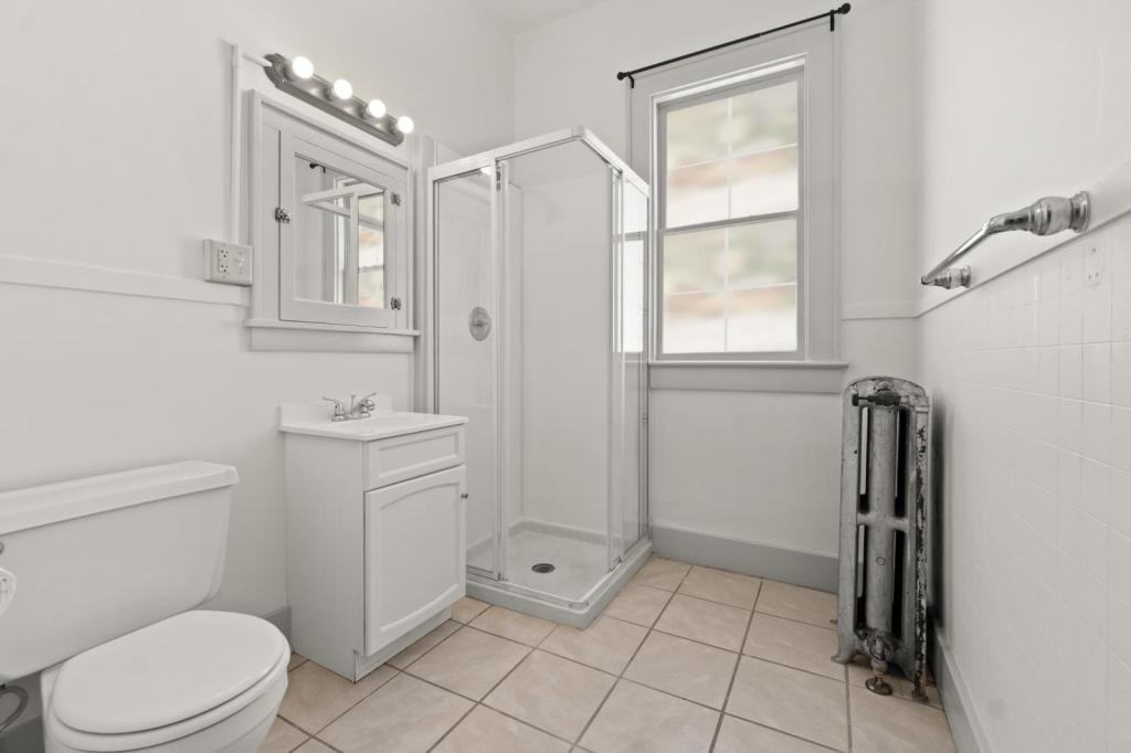 605 W 3rd St - Photo 5 of 9