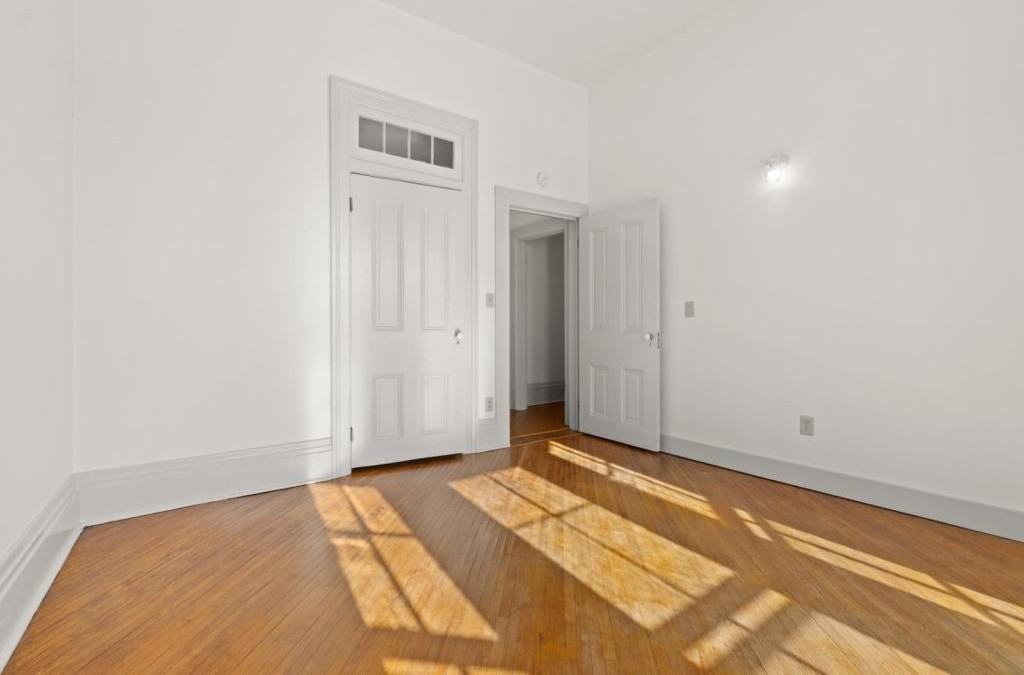 605 W 3rd St - Photo 7 of 9