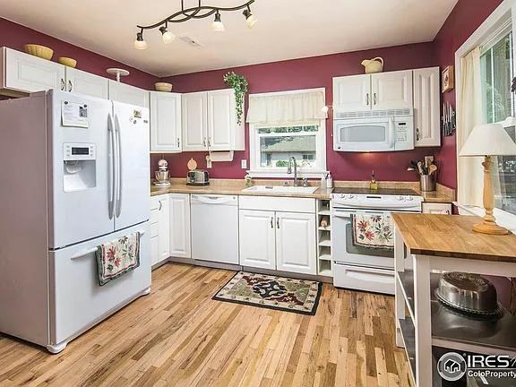 369 W 9th St - Photo 3 of 11