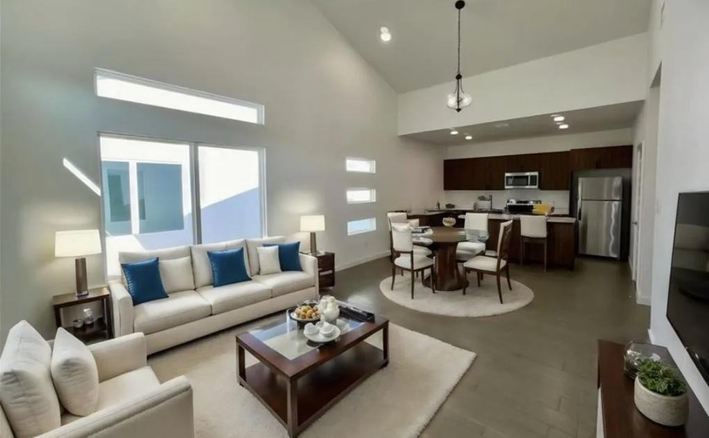 546 North Ave Apt D - Photo 2 of 6