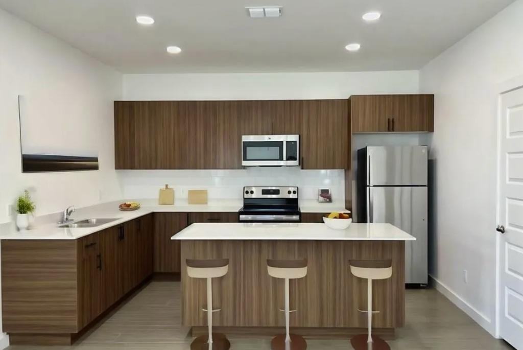 546 North Ave Apt D - Photo 3 of 6