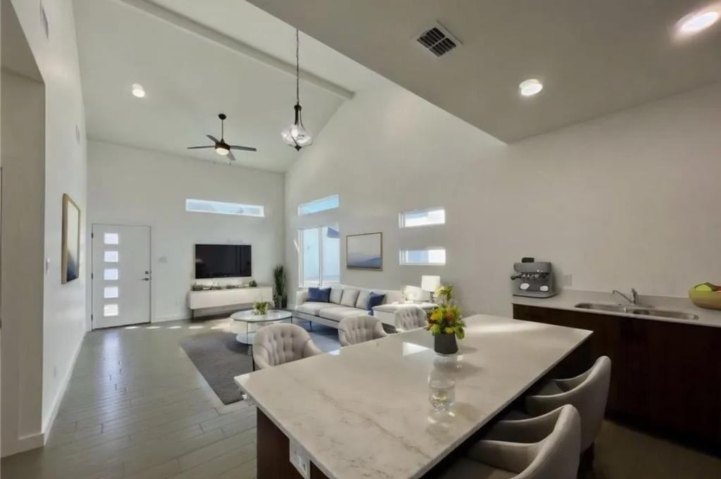 546 North Ave Apt D - Photo 4 of 6