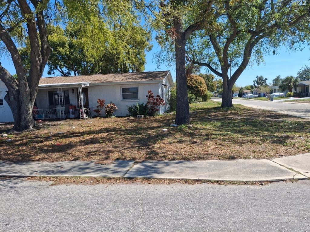 1344 Wickham Ln - Photo 2 of 13