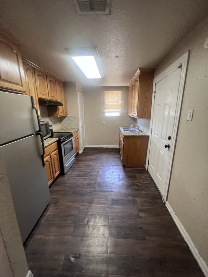 1527 Amelia - Photo 3 of 10
