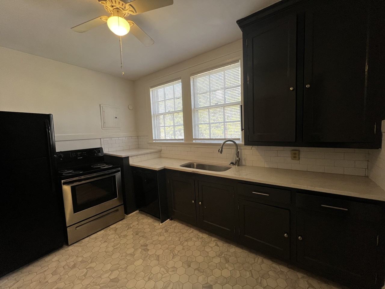 3105 Lexington Rd - Photo 2 of 21