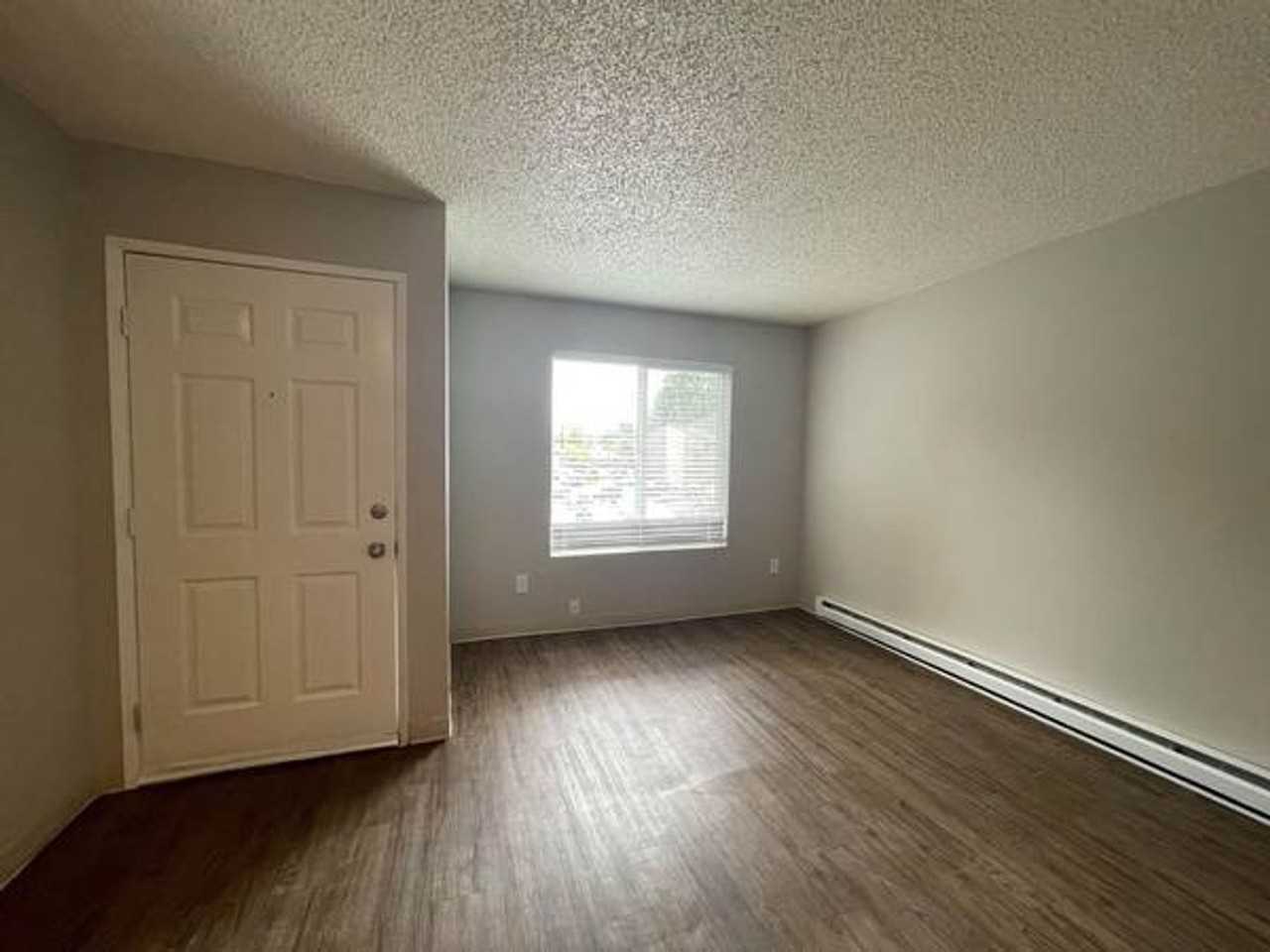 2Bedoom 1Bath --- - Photo 4 of 20