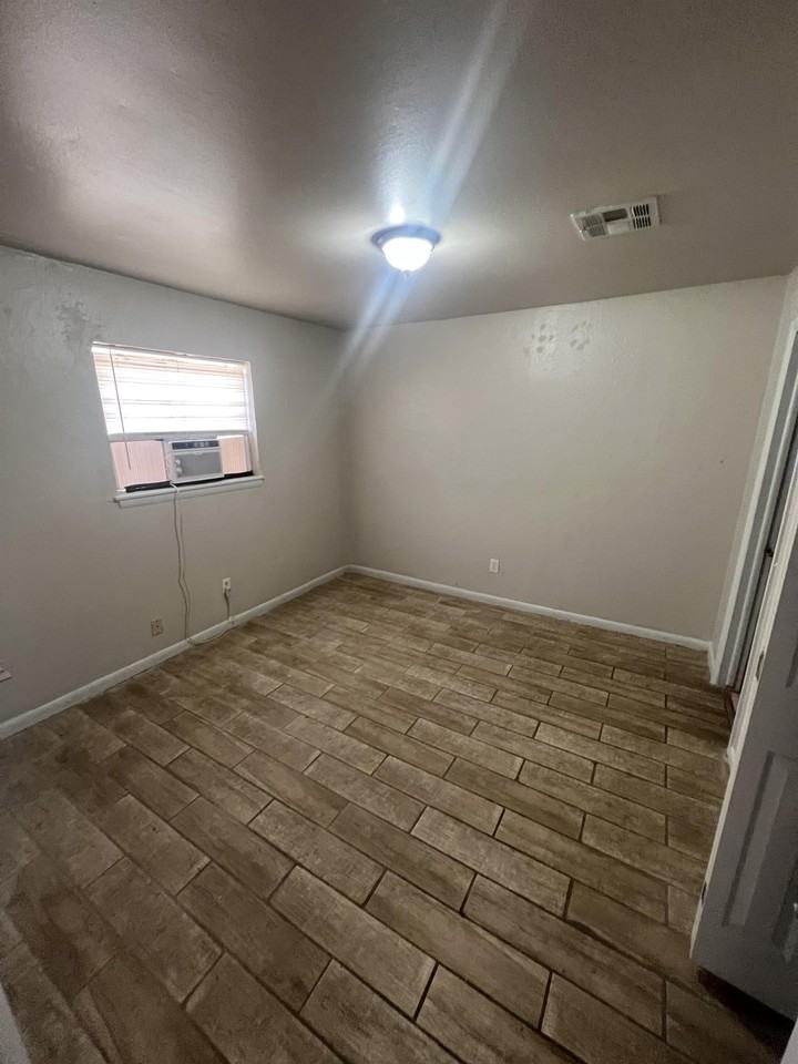 2813 Sw 33Rdplex - Photo 5 of 21