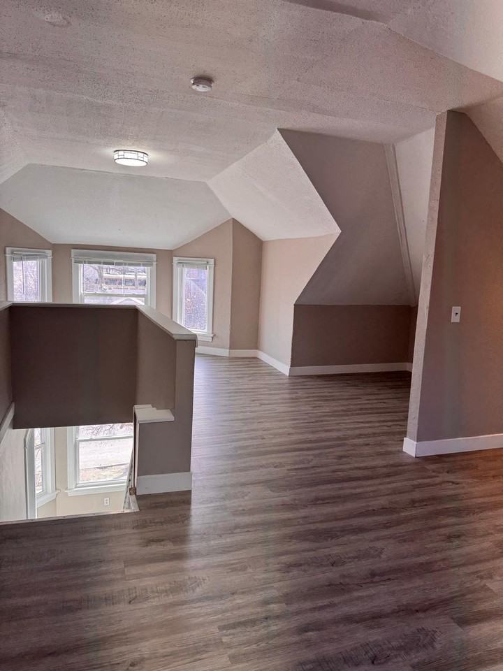 2212 F St - Photo 4 of 18