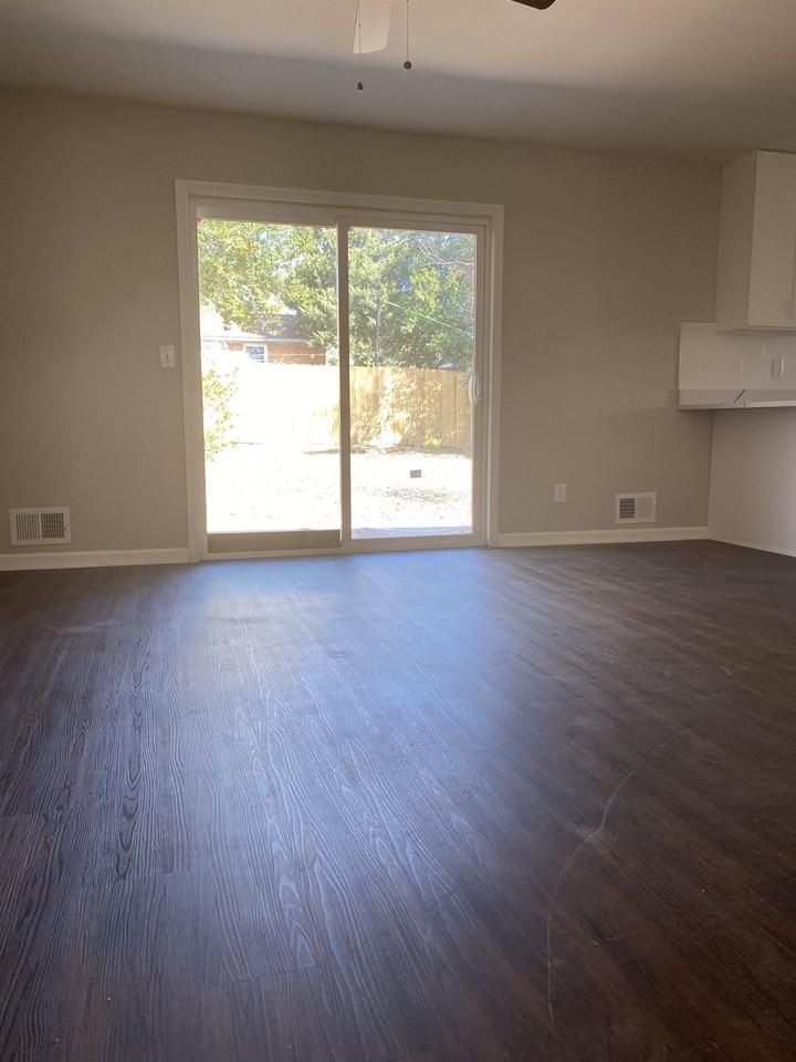 1710 Sandalwood Dr - Photo 6 of 20