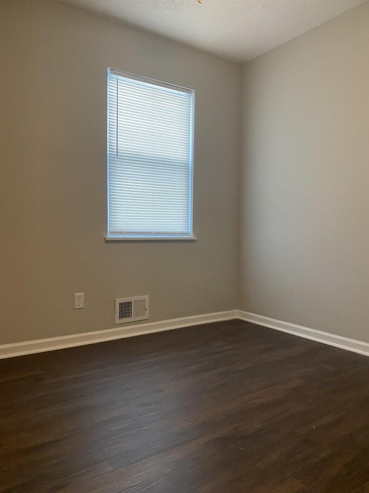 1710 Sandalwood Dr - Photo 2 of 20