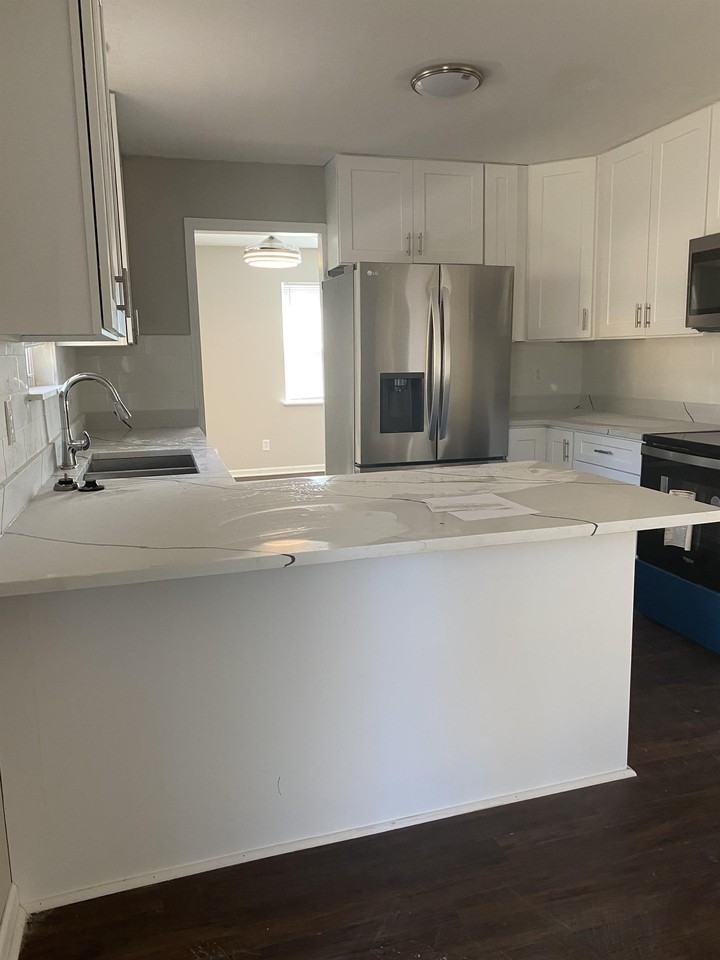 1710 Sandalwood Dr - Photo 2 of 20