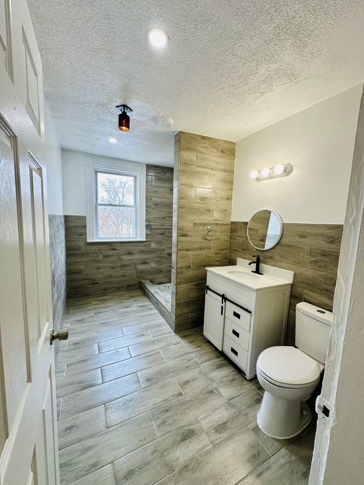 158 Montgomery St #2 - Photo 4 of 13