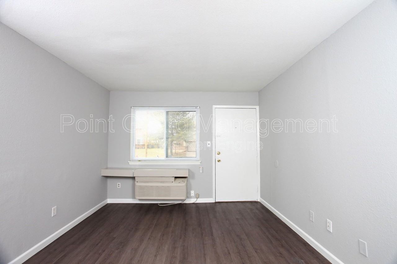 1212 S Longfellow St #305 - Photo 3 of 10