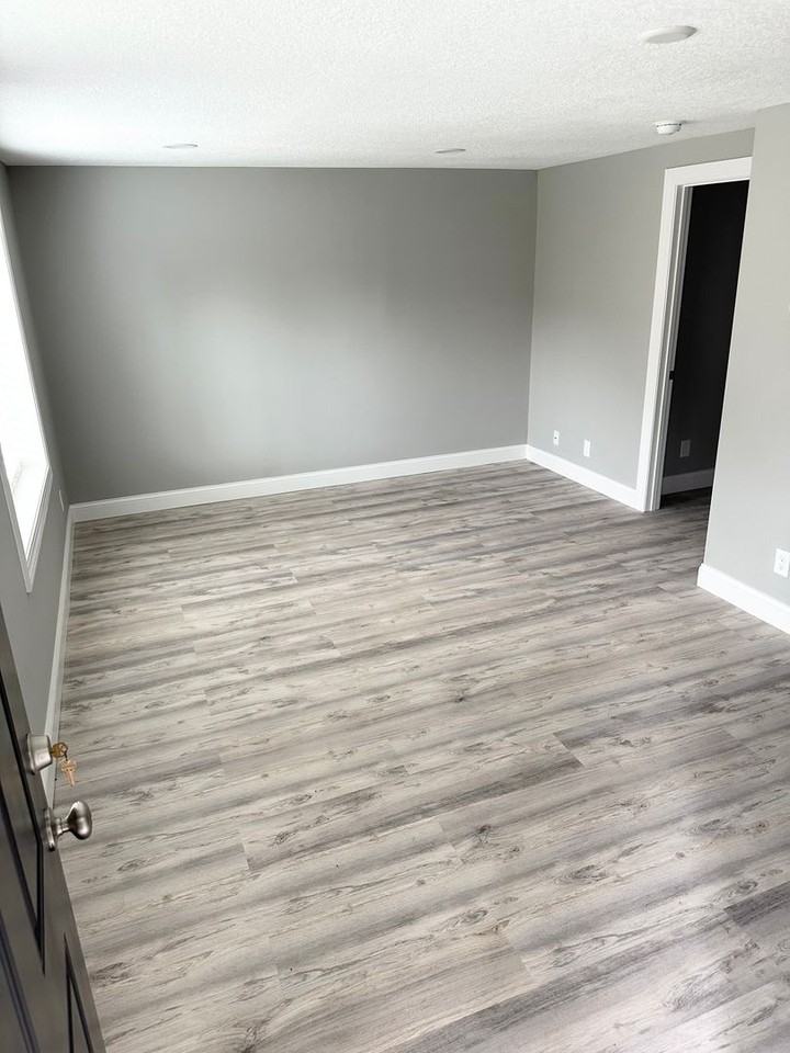 Henry Louis - Photo 2 of 6