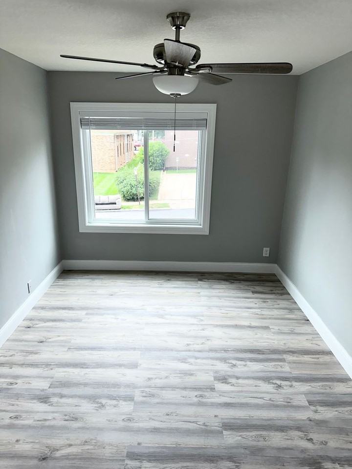 Henry Louis - Photo 6 of 6