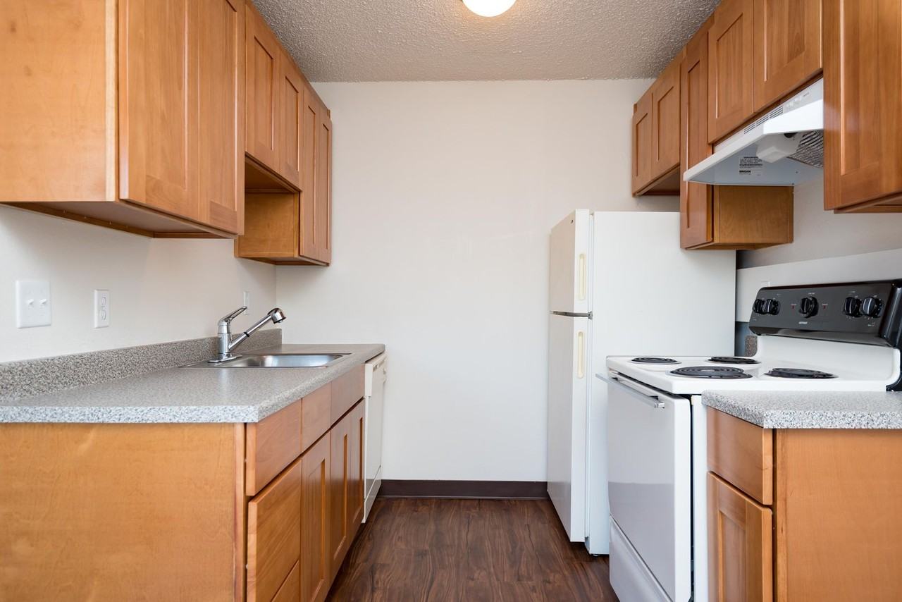 #315 DOUGLAS SQUARE - Photo 3 of 8