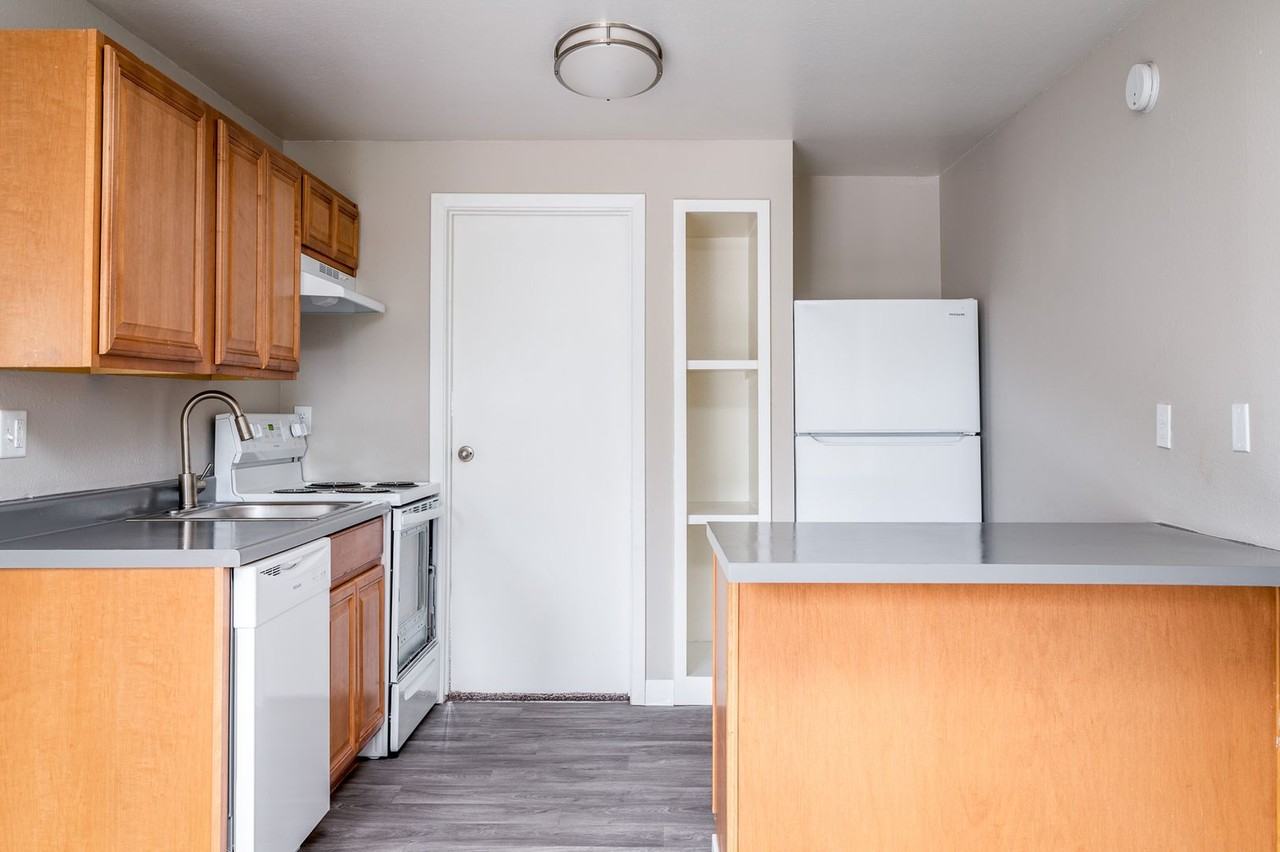 #315 DOUGLAS SQUARE - Photo 7 of 8