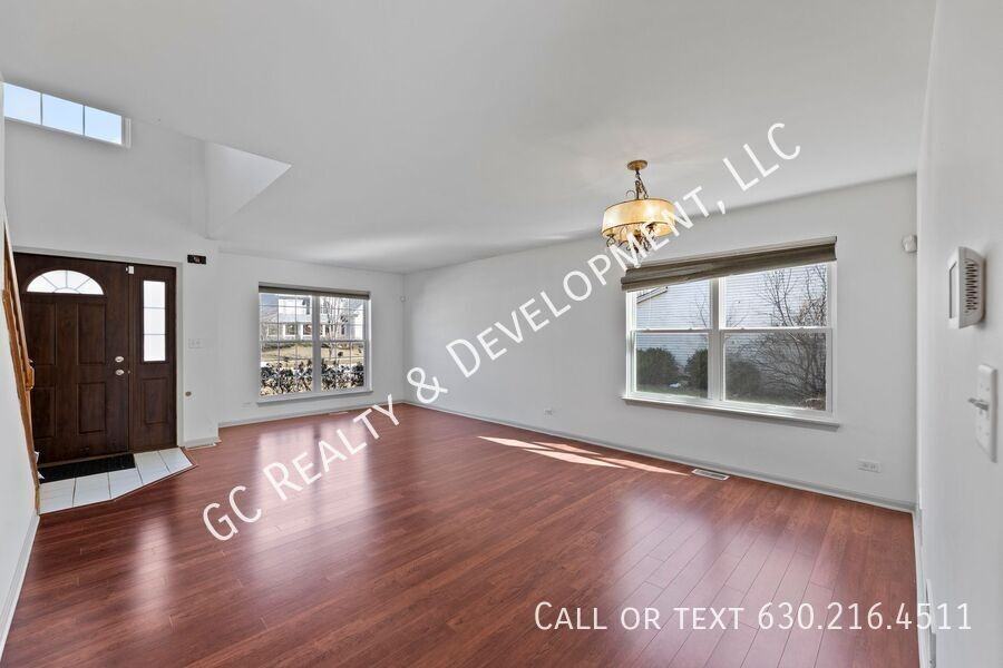 2114 Kensington Pl - Photo 2 of 22