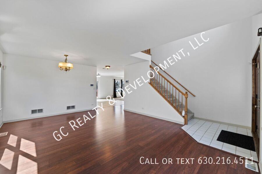 2114 Kensington Pl - Photo 3 of 22