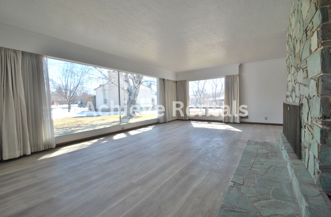 841 Juniper Dr - Photo 2 of 12