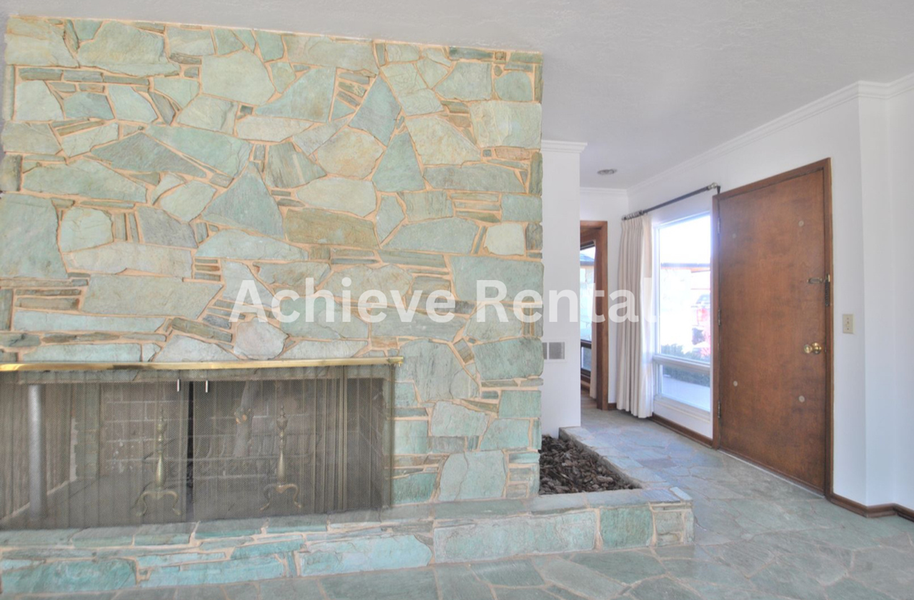841 Juniper Dr - Photo 3 of 12